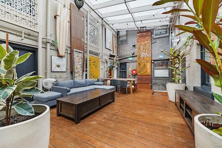 London Plane Backpackers, Sydney London Plane Backpackers, Sydney