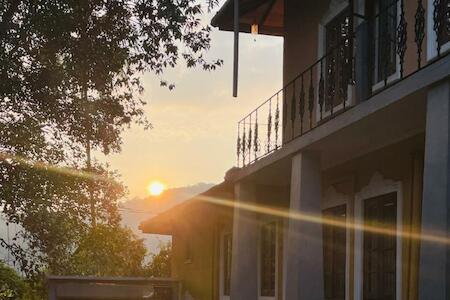 Crystal Castle Kandy By Isuru Gems, Huduhumpola Crystal Castle Kandy By Isuru Gems, Huduhumpola