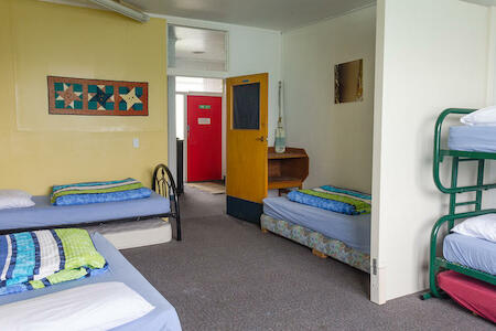 42b College House Backpackers