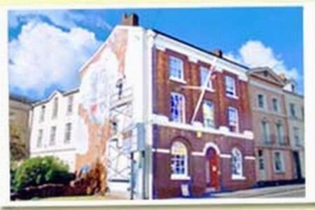 Globe Backpackers, Exeter