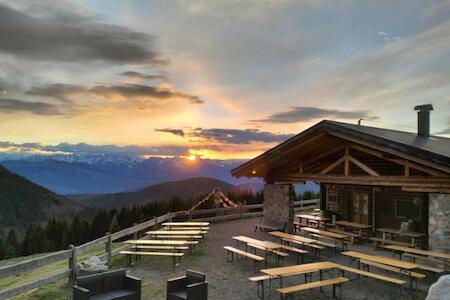 Best Party Hostel: Malga Pontara, Bedollo Best Party Hostel: Malga Pontara, Bedollo