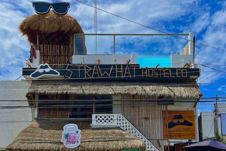 Straw Hat Hostel & Rooftop Bar