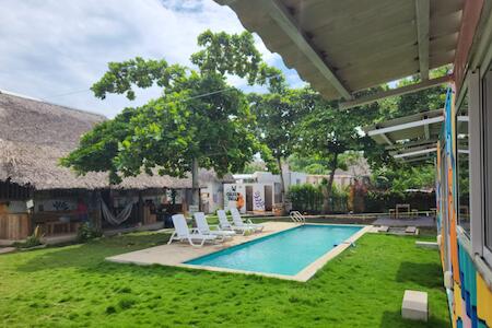 Green Belly Surf Hostel, El Paredon