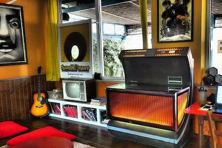 Best for Solo Traveler: Sunflower Beach Backpacker Hostel, Rimini