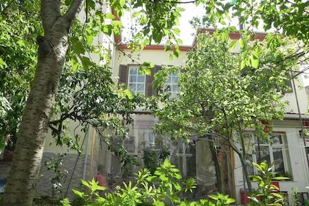 Best for Solo Traveler: Lotus Garden Hostel, Izmir