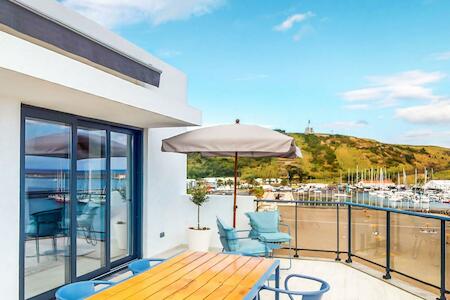 Facing Bay Hostel, Praia da Vitória