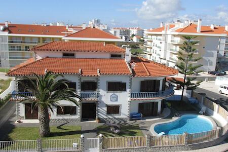 Best Party Hostel: Santa Beach House, Torres Vedras