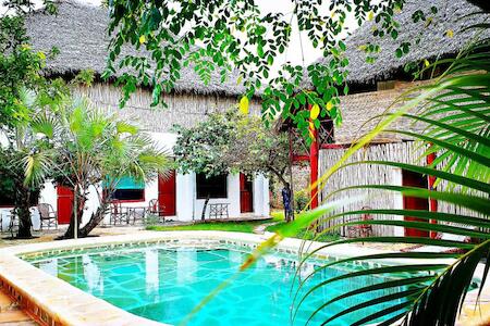 Diani Backpackers, Diani Beach