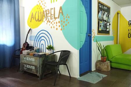 Acuarela Hostel, Anton