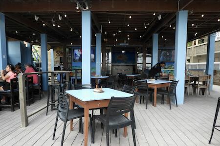 Sandbar Beachfront Hostel & Restaurant