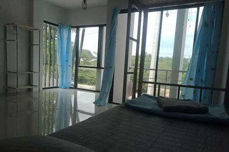 Best for Solo Traveler: มังกรเลโฮลเทลกระบี่ Mangkonlay Hostel, Krabi