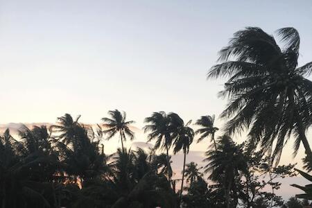 Best for Solo Traveler: Sleep Soundly By The Sea, Trat