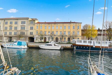 Hostel L&g In Pula, Private Rooms & Beautiful Sea View, Pula