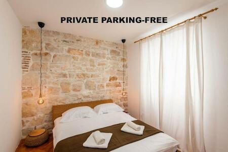 Pula City Apartment with parking