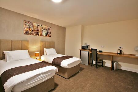 New County Hotel by RoomsBooked