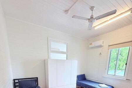 Beach accommodation with Shared facilities, Emu Park Beach accommodation with Shared facilities, Emu Park