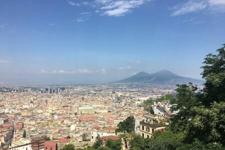 6 Small Rooms, Naples