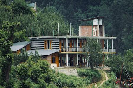 Best for Solo Traveler: Yellowjackets Hostel, Tosh