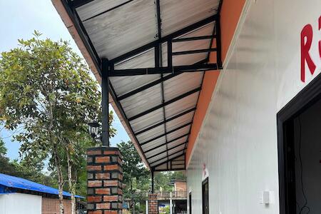Best Party Hostel: David's Hostel & Restaurant, Koh Rong