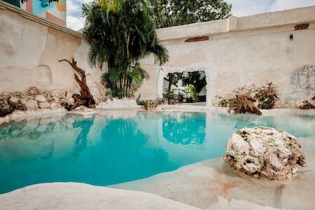 Best for Solo Traveler: Mezcal Hostel, Cancún