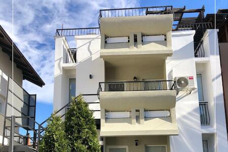 Sky Hostel, Peje