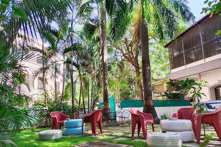 Best for Solo Traveler: Hostel Lifespace- Tailor made for working professionals- Luxurious Twin Bungalow, Pune