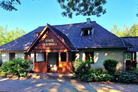 Best for Solo Traveler: Hostel Domek Ogrodnika Przy Muzeum W Przeworsku Zespole Pałacowo - Parkowym, Przeworsk