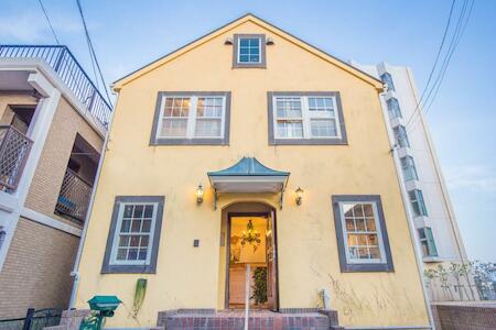 IZA Enoshima Guest House & Bar, Fujisawa