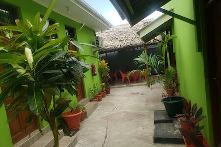 L&j Modern Backpackers Bnb, Dar es Salaam