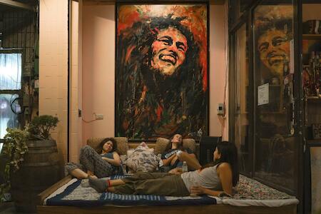 Best Party Hostel: Dulan The Travel Bug Bistro Inn, Donghe