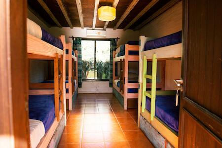 La Quinta Hostel & Suites