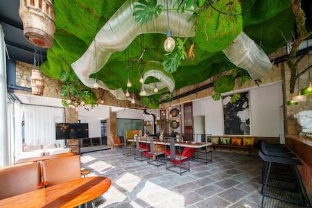 Best for Solo Traveler: Tianmen Mountain Panorama & Cultural Art Exchange Hostel, Zhangjiajie