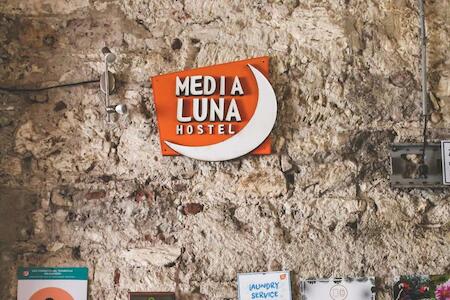 Media Luna Hostel