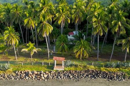 Best for Solo Traveler: Sugarloaf Beach House & Surf Lodge, El Cuco