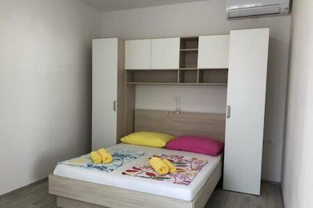 Apartments & Rooms Nardin