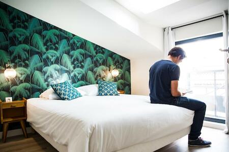 Best for Solo Traveler: Georges Hostel & Café, Sète
