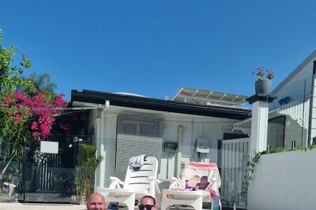 HOMESTYLE HOSTEL - 18-36yrs, Caloundra