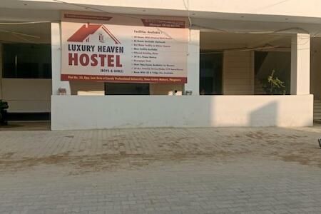 Luxury Heaven Hostel For Students, Parents & Guests, Chaheru