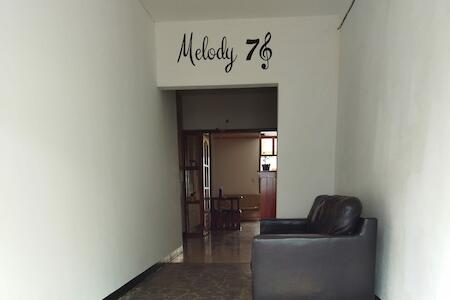 Melody 78 Hostel & Suites
