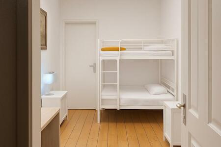 Bett Im Durchgangszimmer, Essen