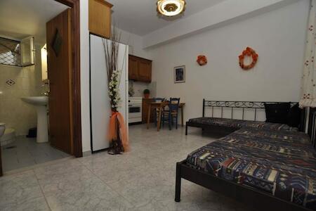 Manos Syros Rooms