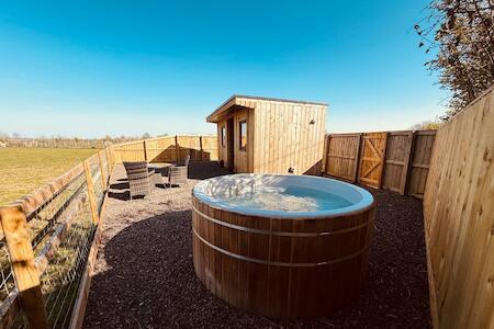 Maylands Farm Glamping Pod, Hilperton