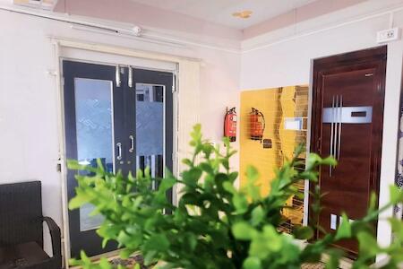 Little While global-Micro hotel- Backpacker friendly- near metro, Kolkata