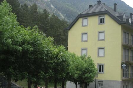 Albergue Turístico Rio Aragon, Canfranc-Estación