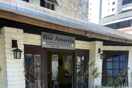 Best Party Hostel: Pousada Flor Amarela, Balneário Camboriú