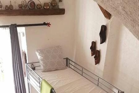 L'entre Girls, Cassis