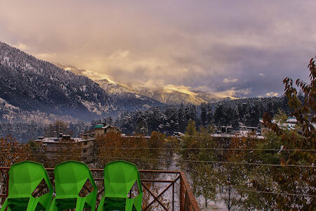 Best for Female Solo Traveler: Yolo Backpackers Hostel, Manali