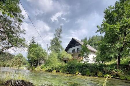 The Riverside Chill, Bled