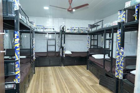 Royal Dormitory, Thane