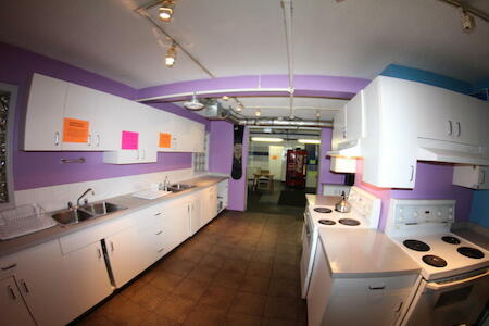 The Urban Retreat Hostel - Big White, Big White Mountain Village